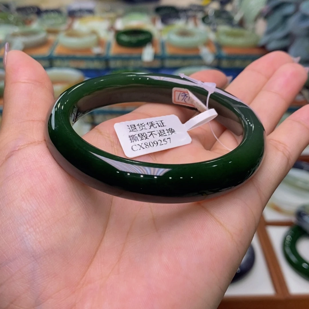 麒***铱未镶嵌手镯和田玉和田玉俄七菠菜绿5758