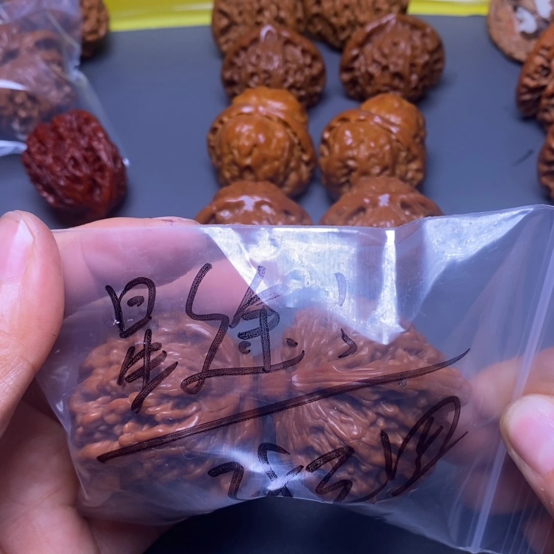 星***璨桃核吊坠四座楼福利