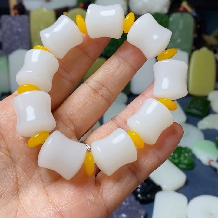 吊坠(赠链)未镶嵌和田玉