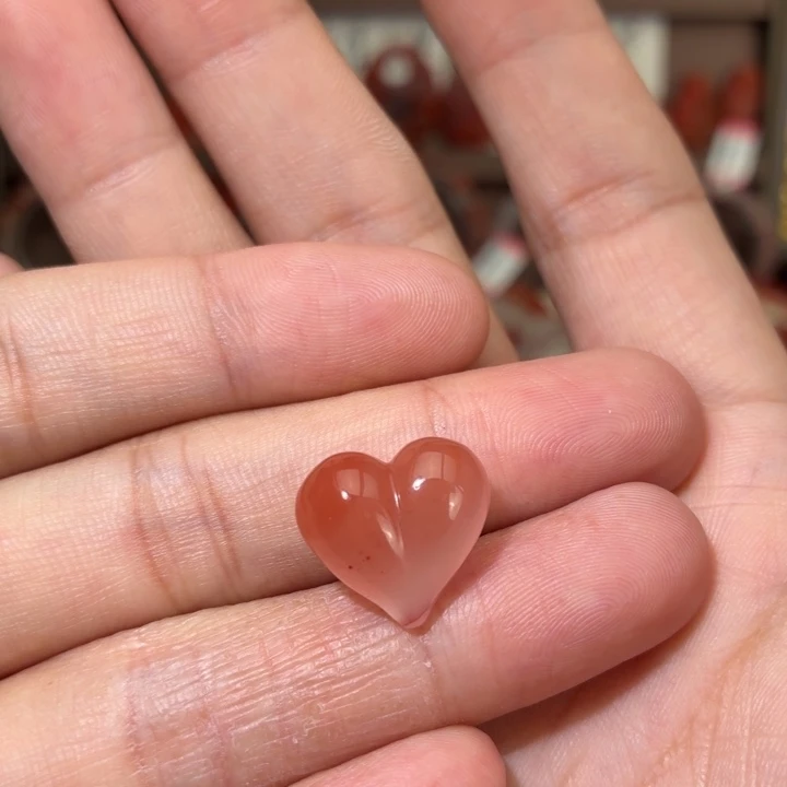 南红玛瑙未镶嵌颈饰屁桃心