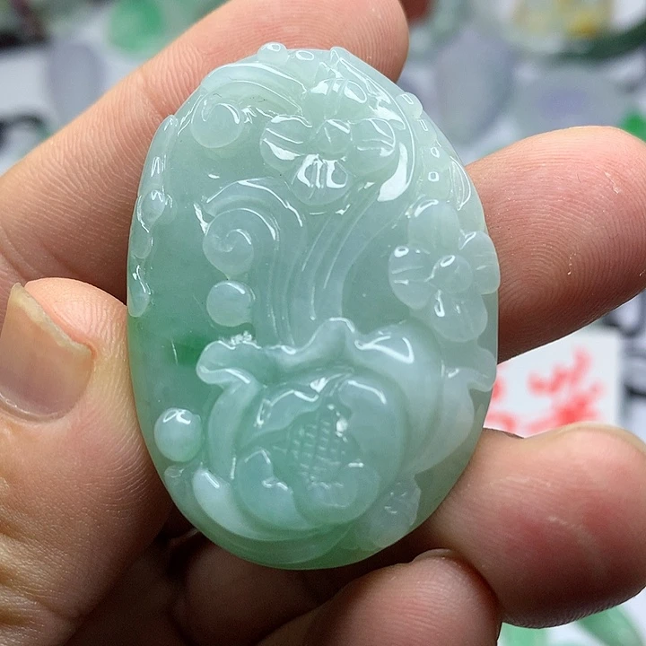 翡翠未镶嵌吊坠(赠链)