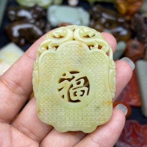 蛇纹石玉未镶嵌颈饰23