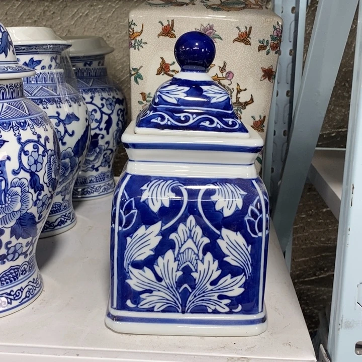 摆件中*罐子手绘釉下彩一对