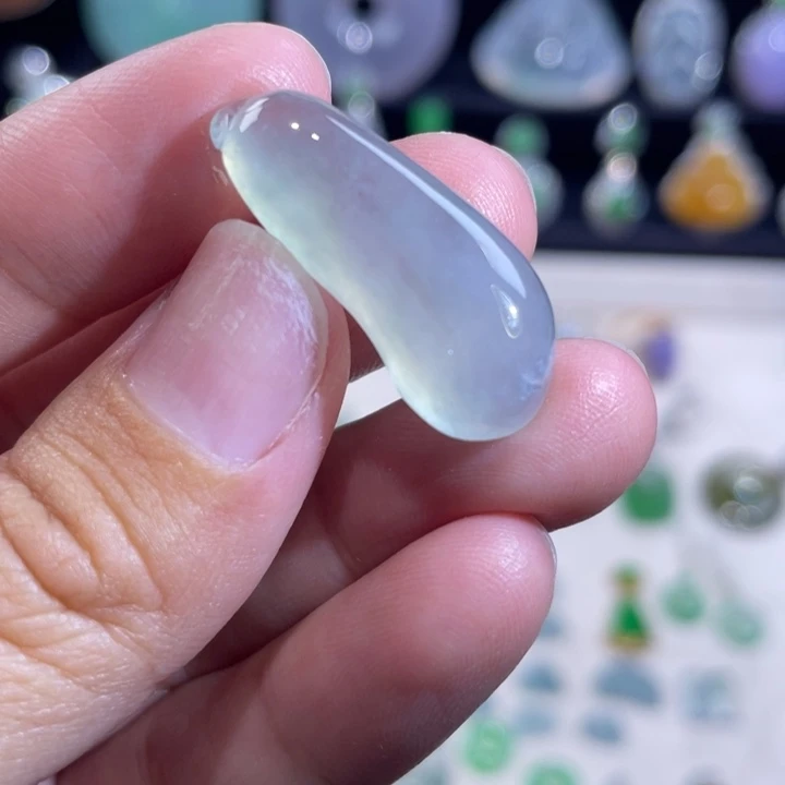 翡翠未镶嵌颈饰福瓜