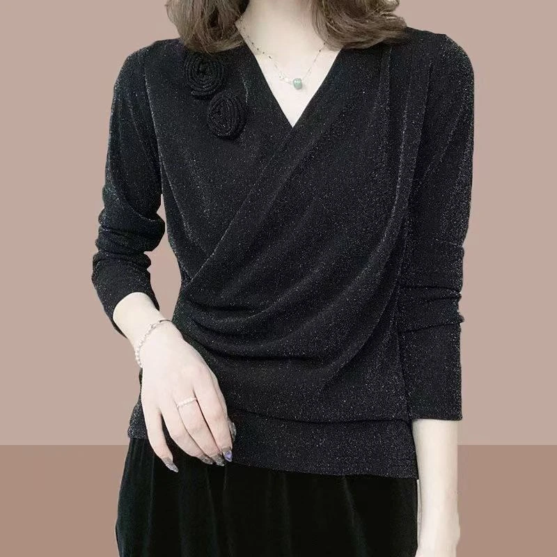 2025新品春秋款高档V领纯色洋气百搭气质减龄遮肉设计款打底上衣