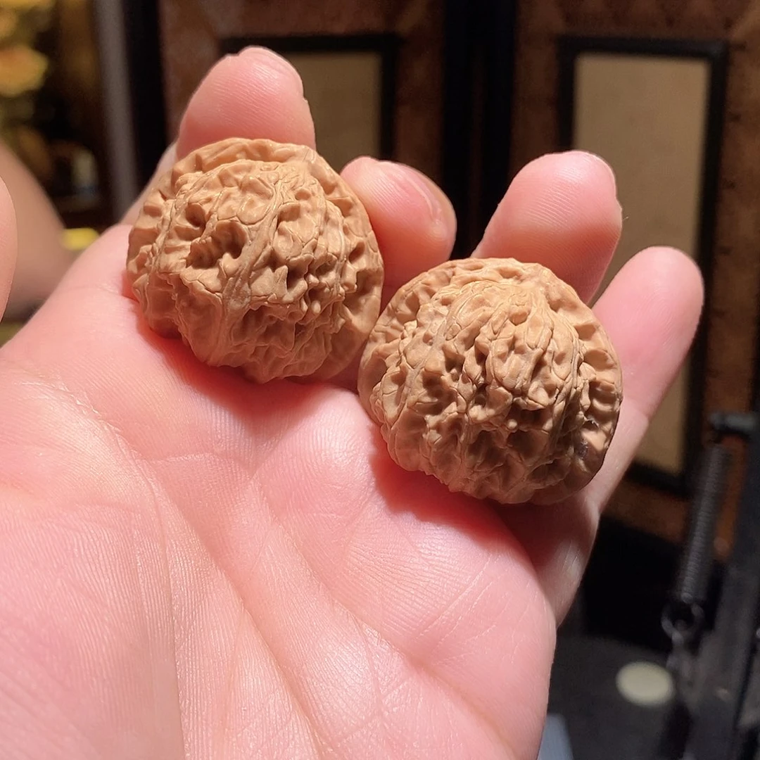 文玩核桃把件35三角白全品