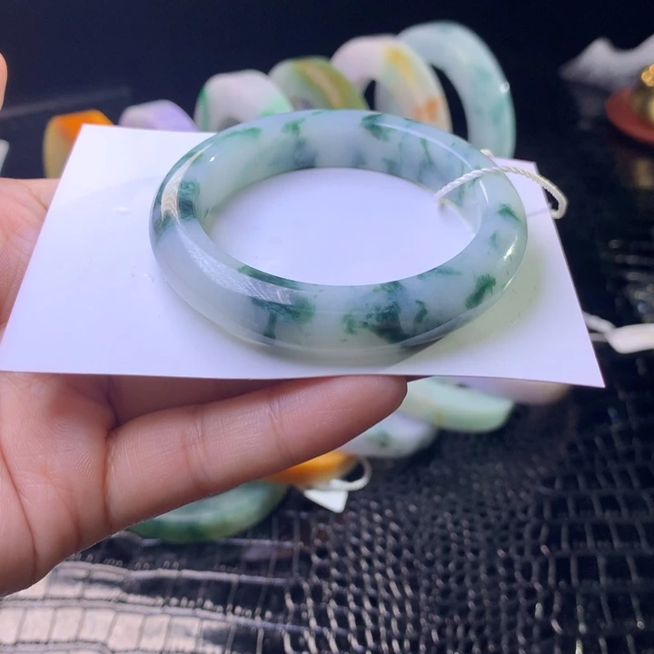 定制翡翠未镶嵌手镯