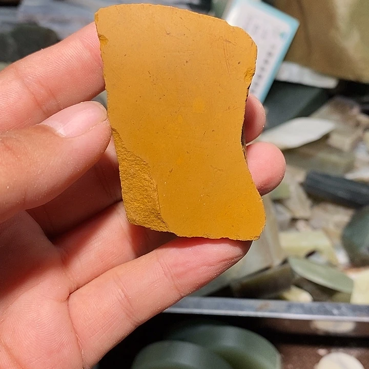 未镶嵌透闪石质玉珠宝奇石