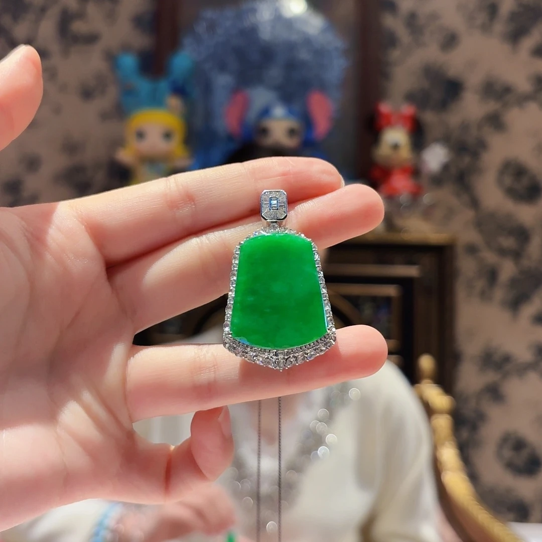 翡翠18K金镶嵌吊坠(赠链)