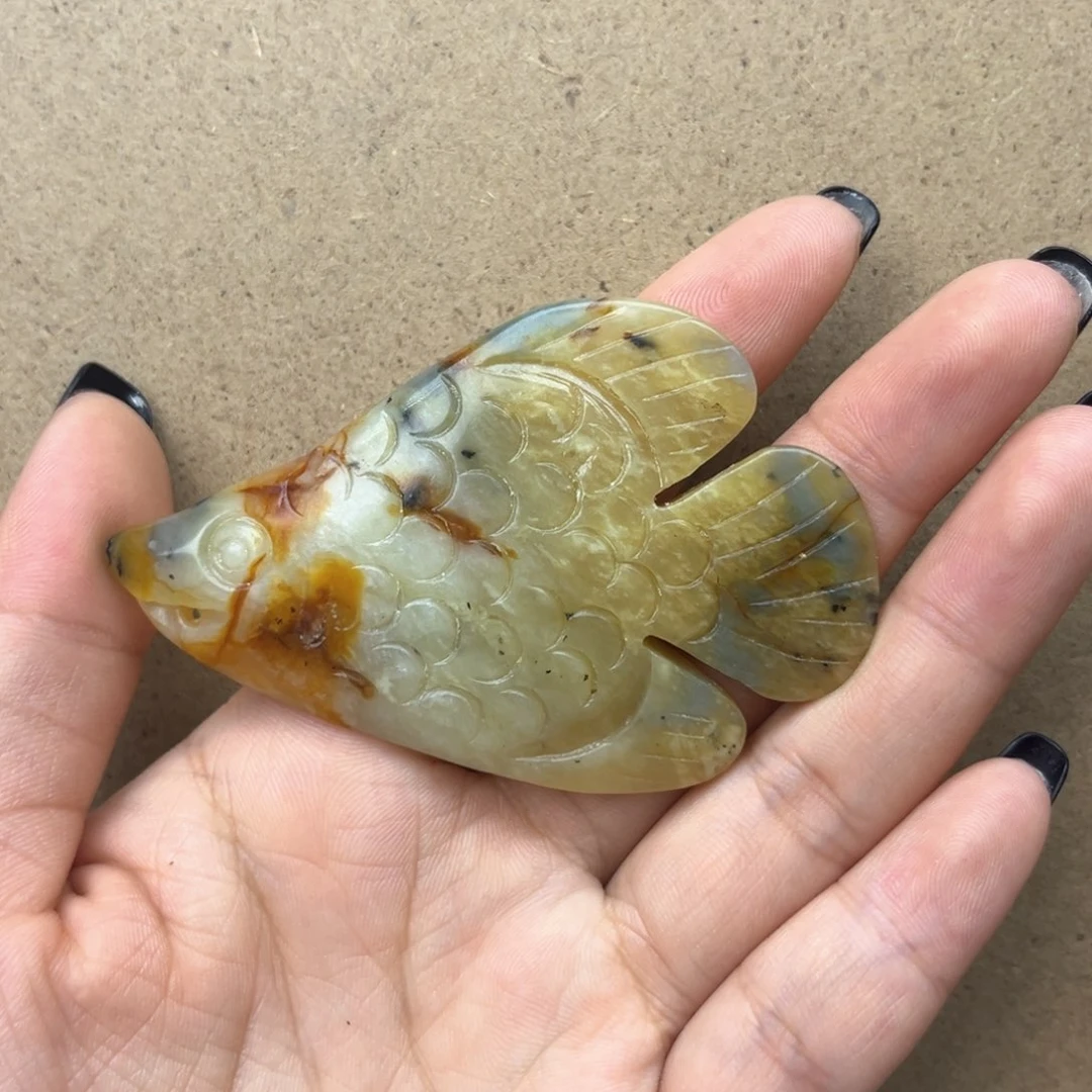 蛇纹石玉颈饰未镶嵌一**子