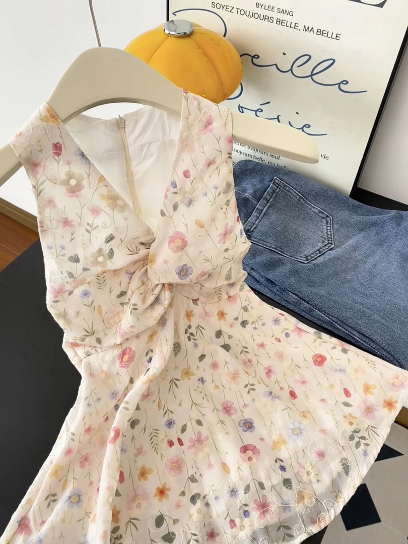 法式碎花无袖V领吊带背心女夏季度假风甜美收腰显瘦独特别致上衣