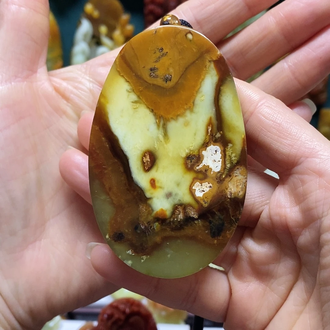 岫玉未镶嵌吊坠(赠链)