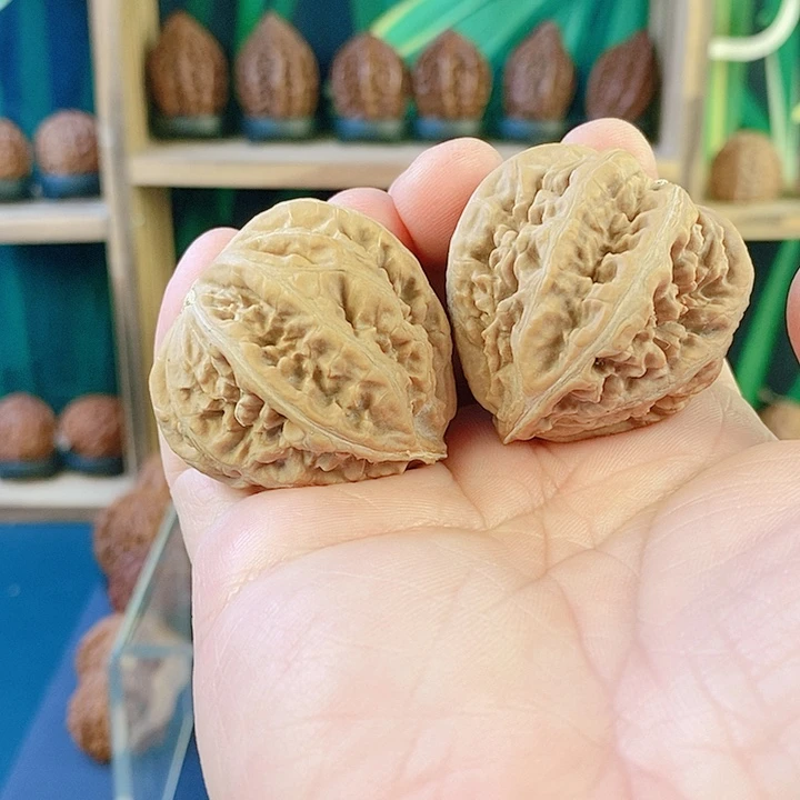 文玩核桃吊坠八棱草莓