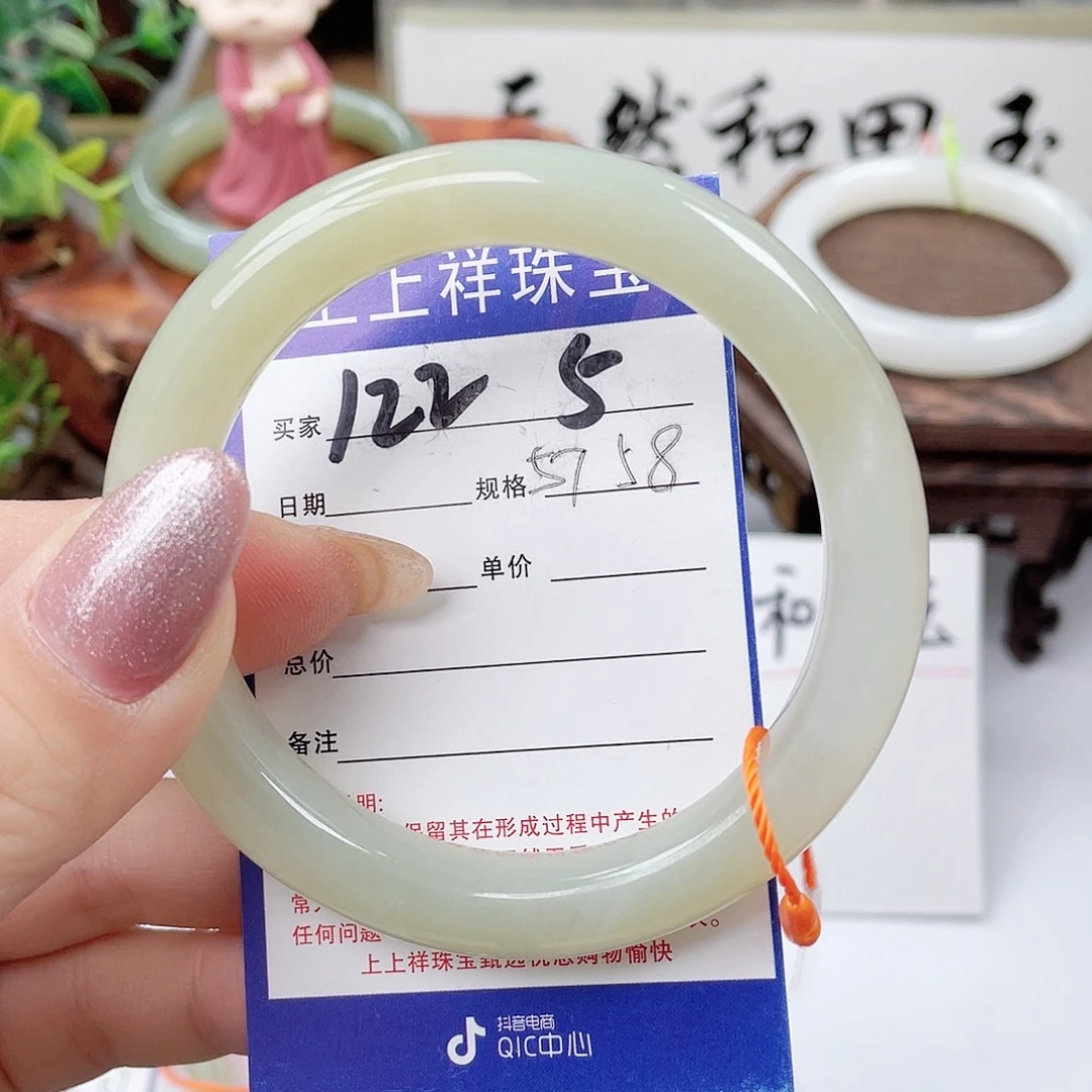 和田玉未镶嵌手镯