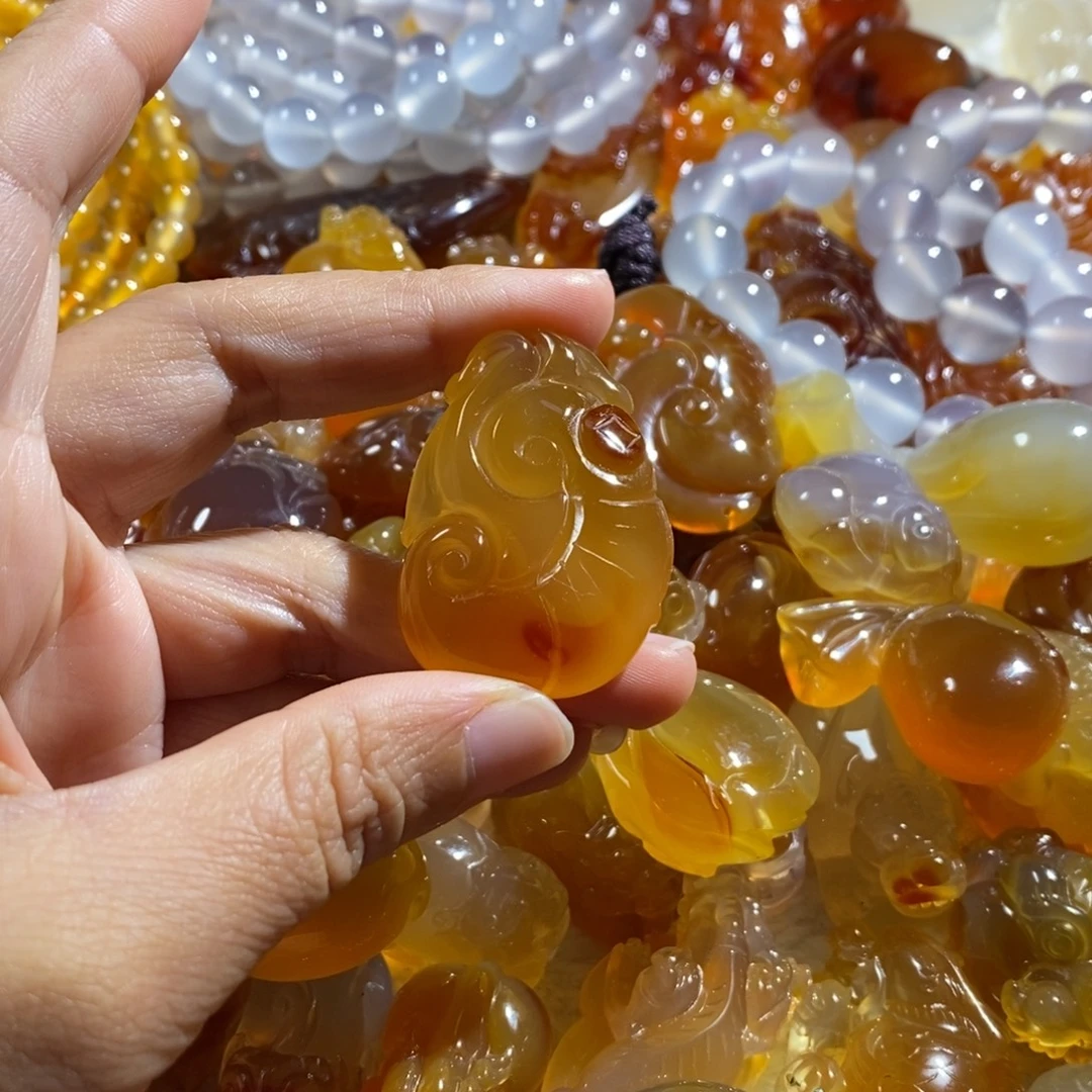 ****合玛瑙/玉髓未镶嵌玛瑙吊坠