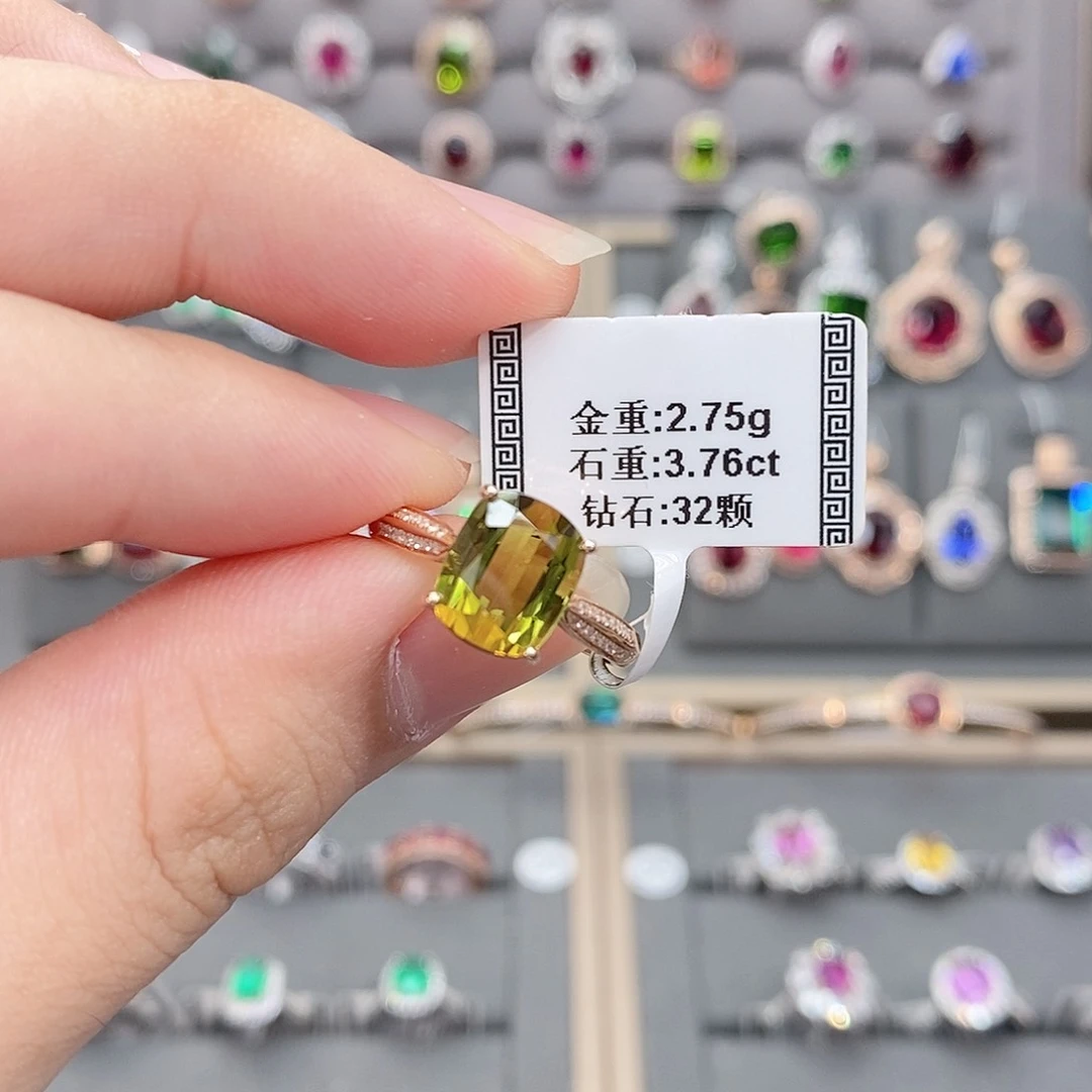 碧玺戒指18K金镶嵌3.76。