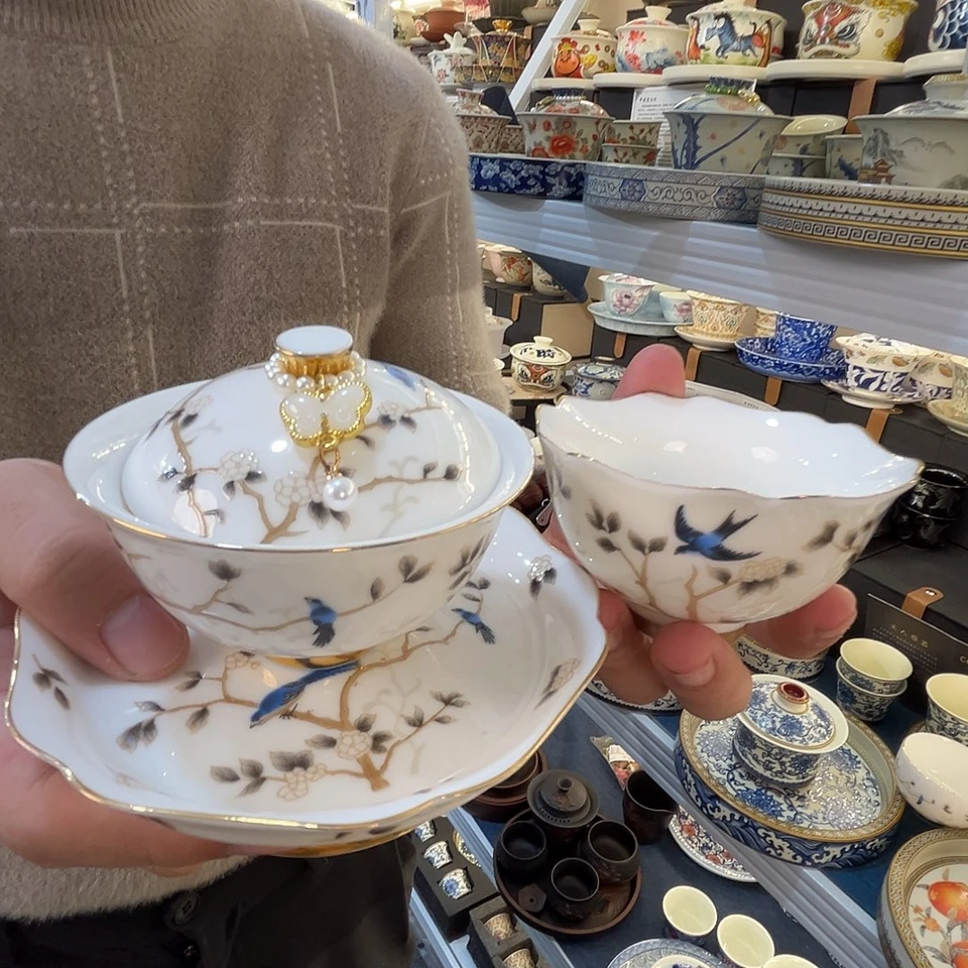 这些盖碗很漂亮我很喜欢！！！