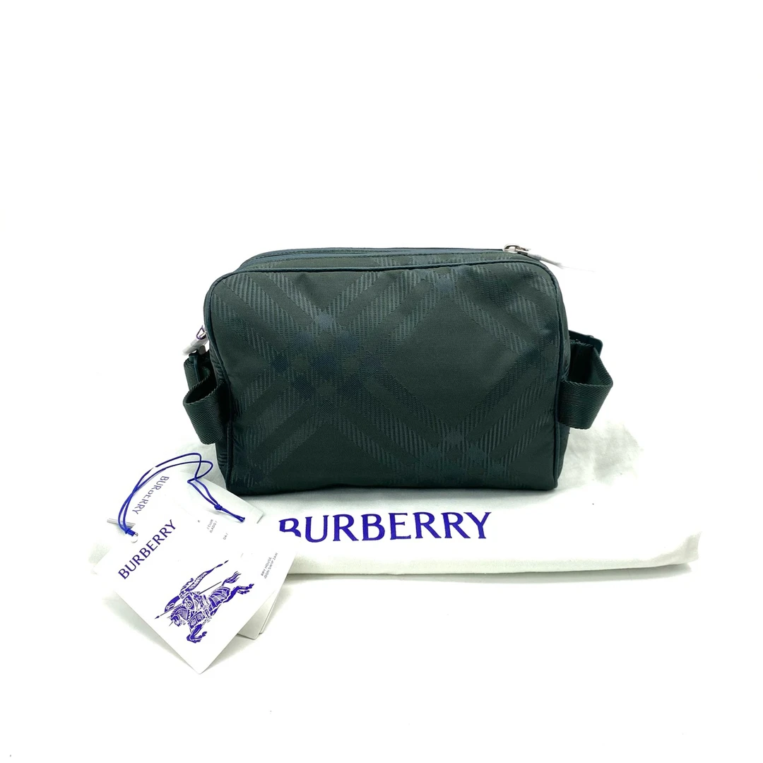 全新未使用 BURBERRY/博柏利 墨绿色帆布胸腰包 尺寸23/15户外