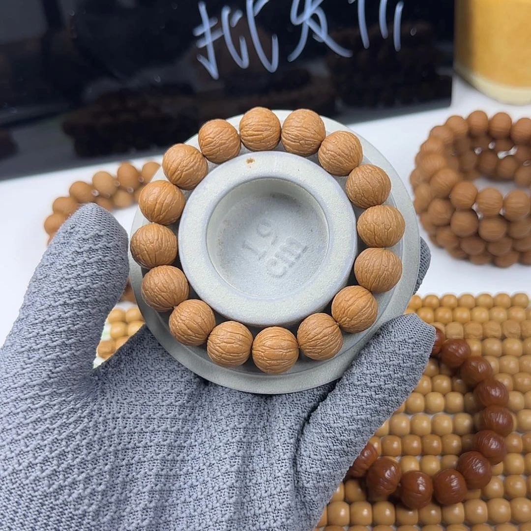 猴头核桃吊坠凤羽