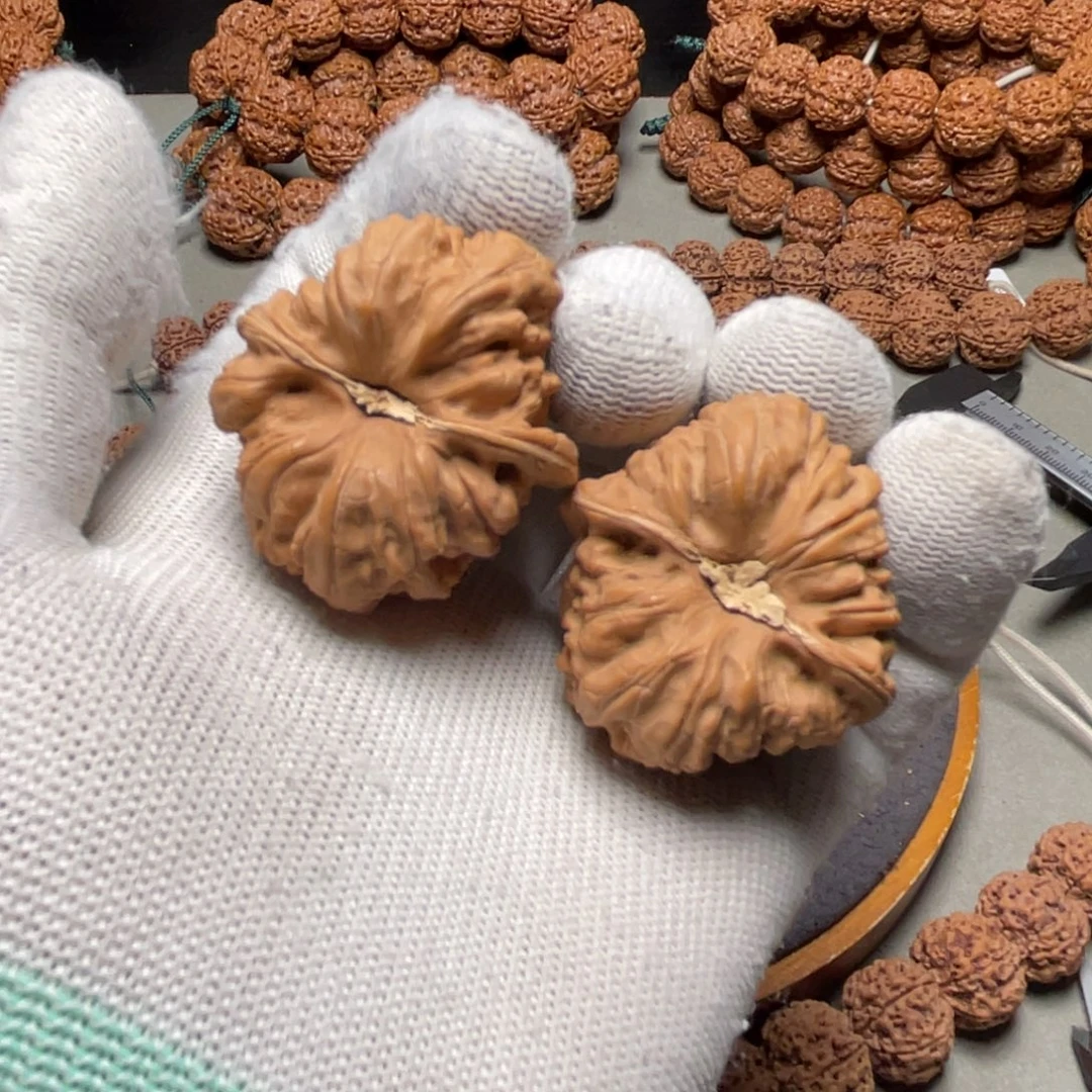 金刚菩提手串平谷凹底狮子头核桃40尺