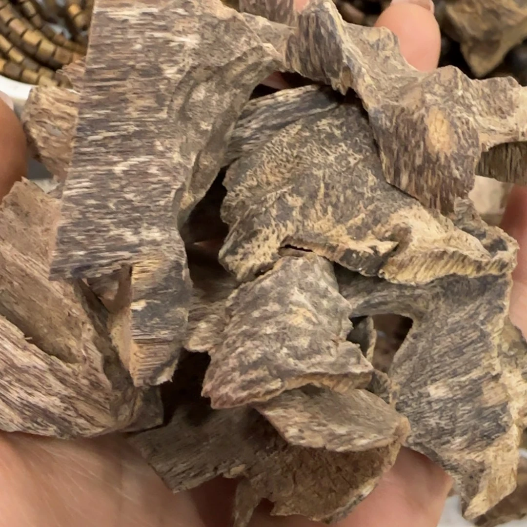 沉香木摆件影*芽庄沉香壳子块料50克