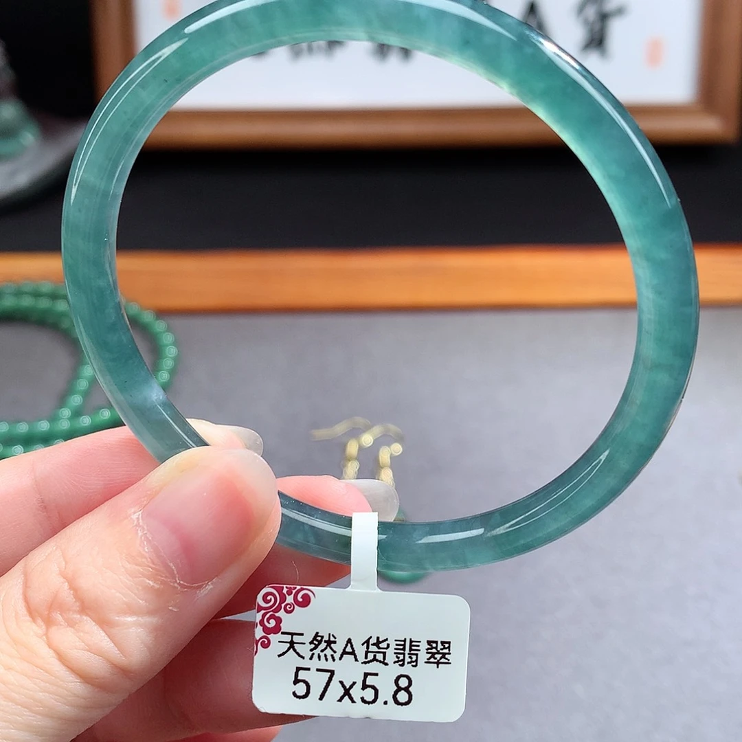翡翠手镯（圆镯）未镶嵌