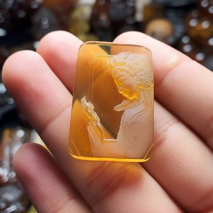 琥珀未镶嵌颈饰96