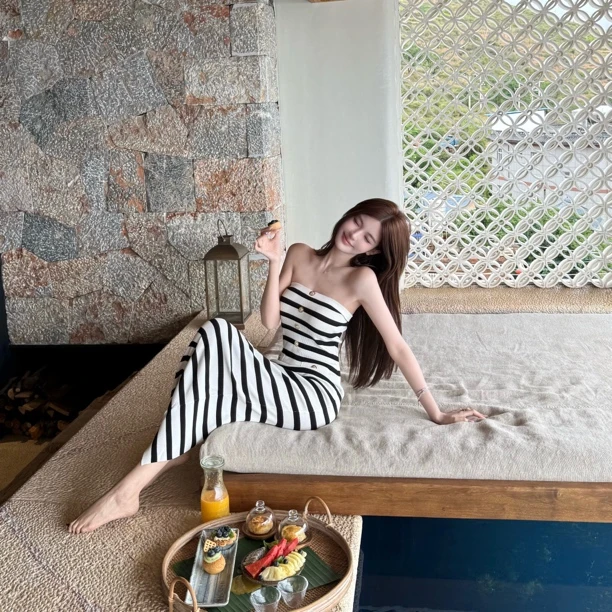 FAY【条纹定律】名媛风条纹金属扣显身材抹胸针织连衣裙