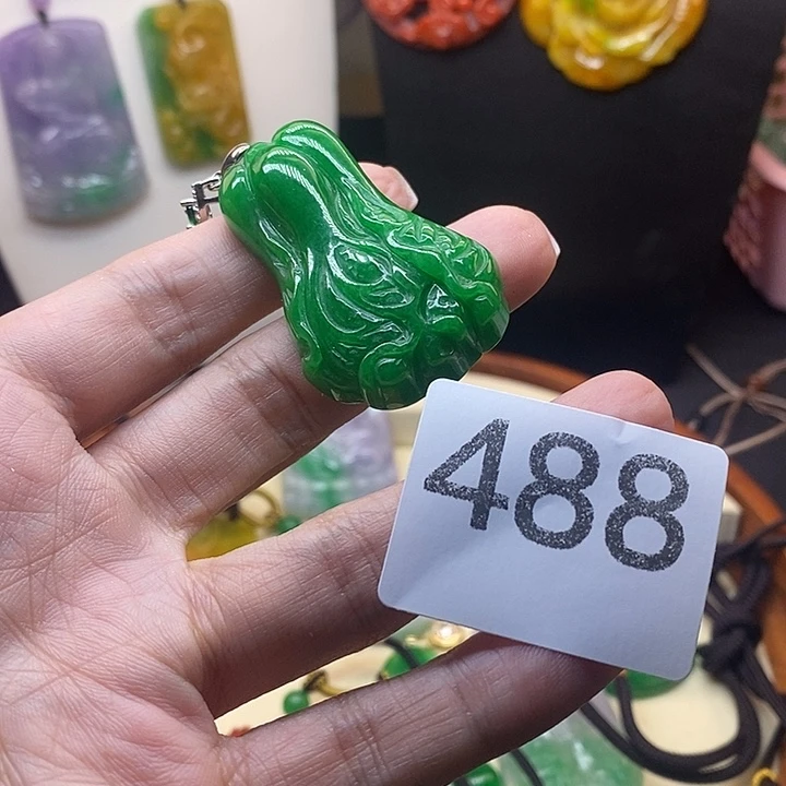翡翠未镶嵌吊坠(赠链)