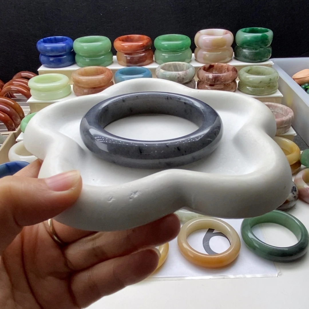 石英岩玉未镶嵌手镯