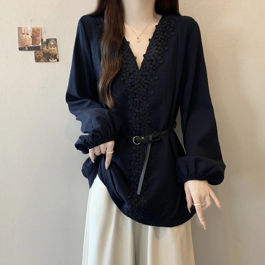 大码女装遮肚子设计感V领正肩衬衫女春秋胖mm宽松显瘦长袖打底衫