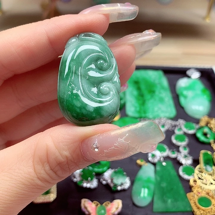 翡翠未镶嵌颈饰翡翠