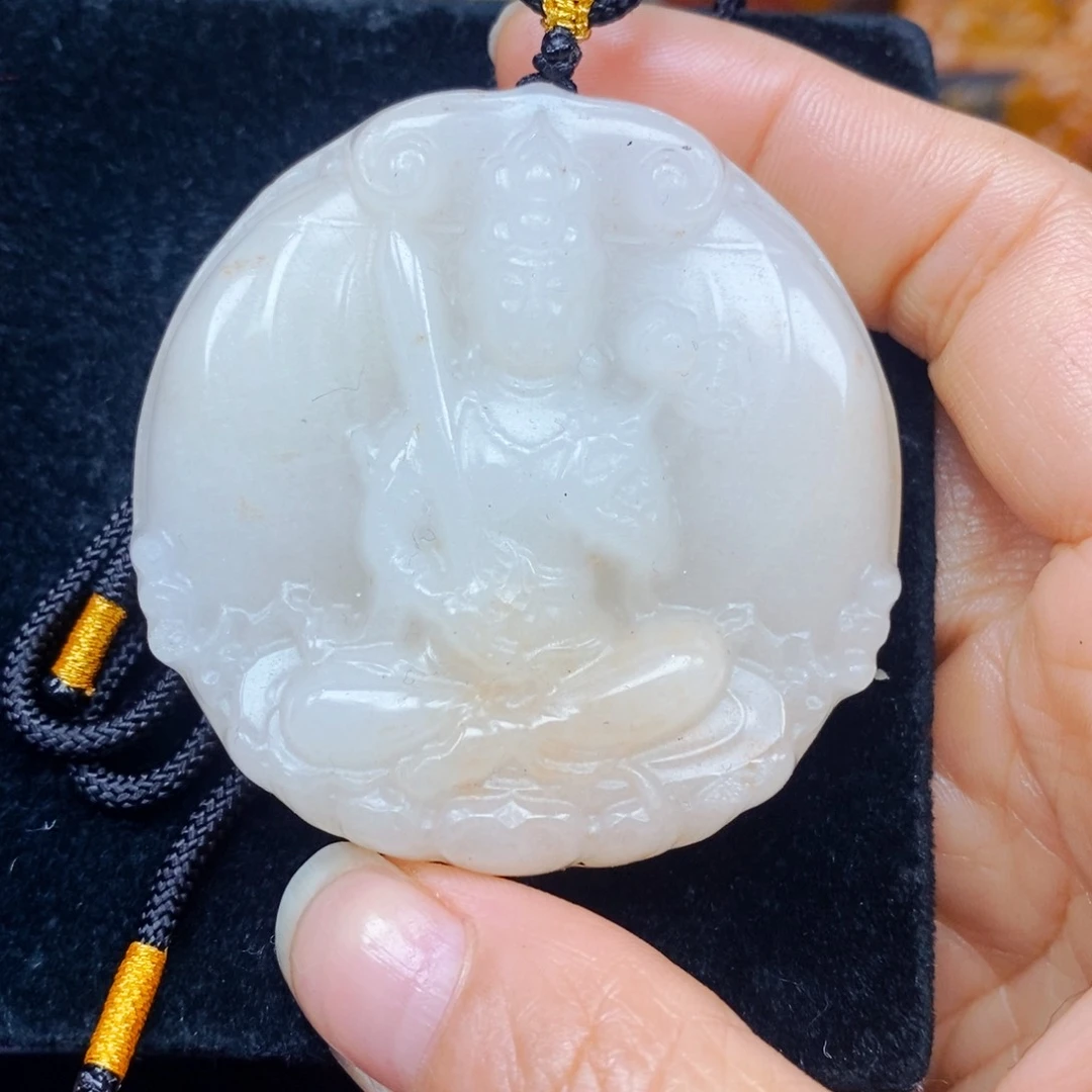 未镶嵌石英质玉（黄龙玉）颈饰