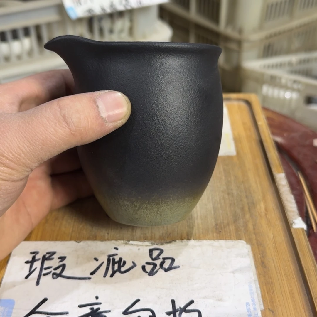 瑕疵介意勿拍陶瓷器皿B129