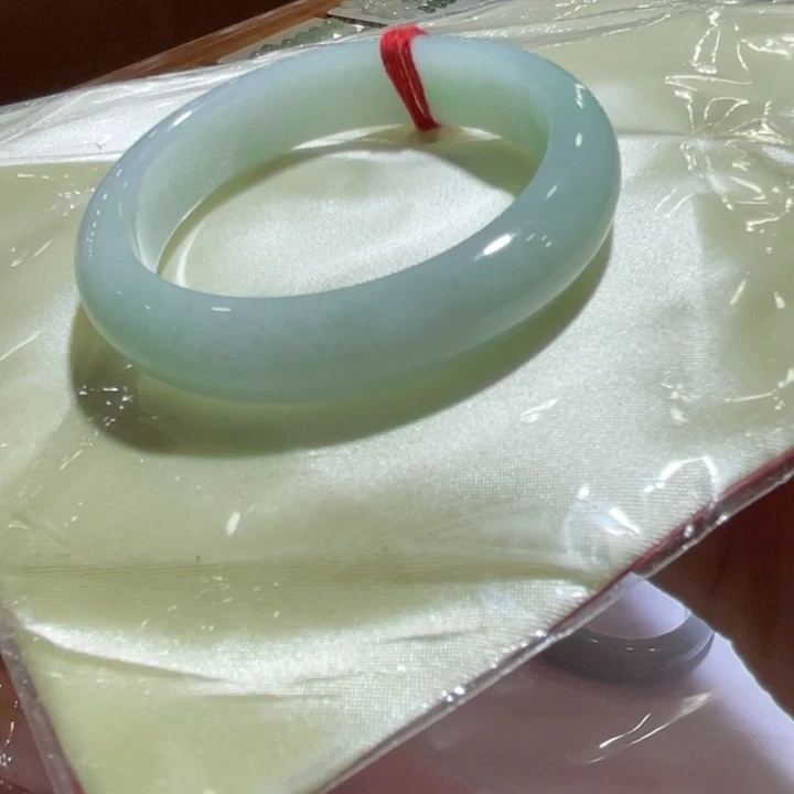 翡翠未镶嵌手镯正圈