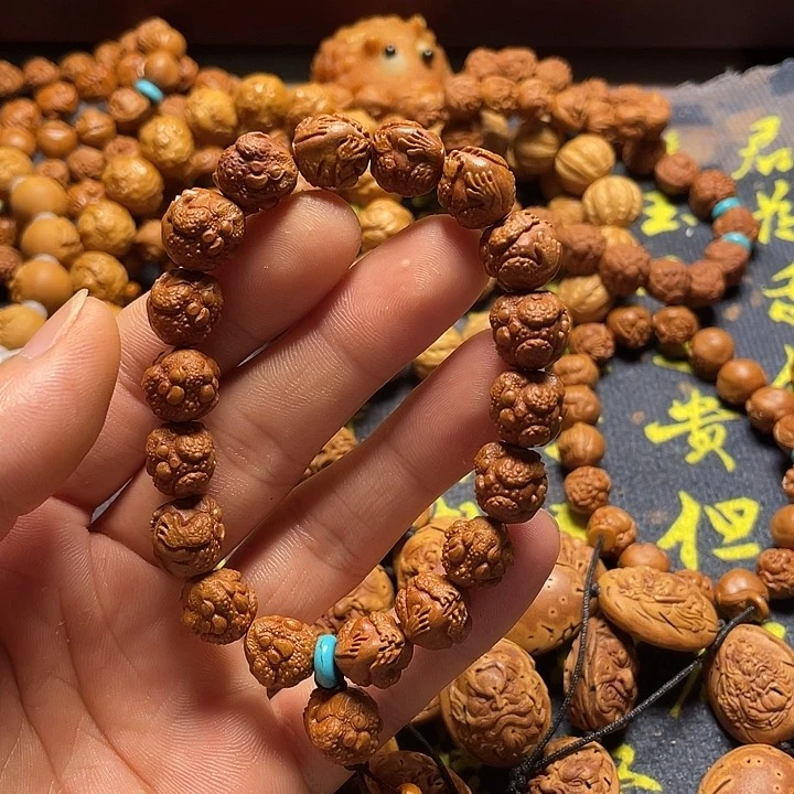 用****3龙纹桃核雕刻金蟾