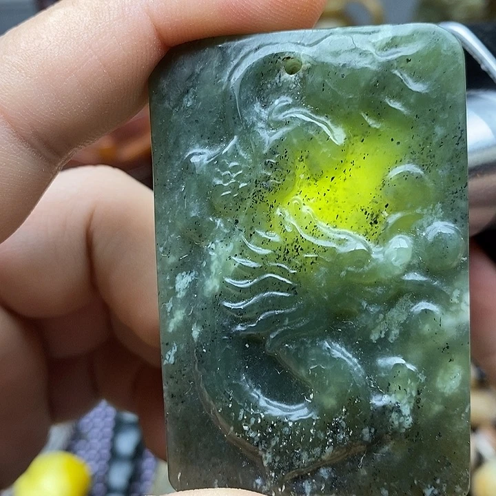 未镶嵌蛇纹石玉颈饰