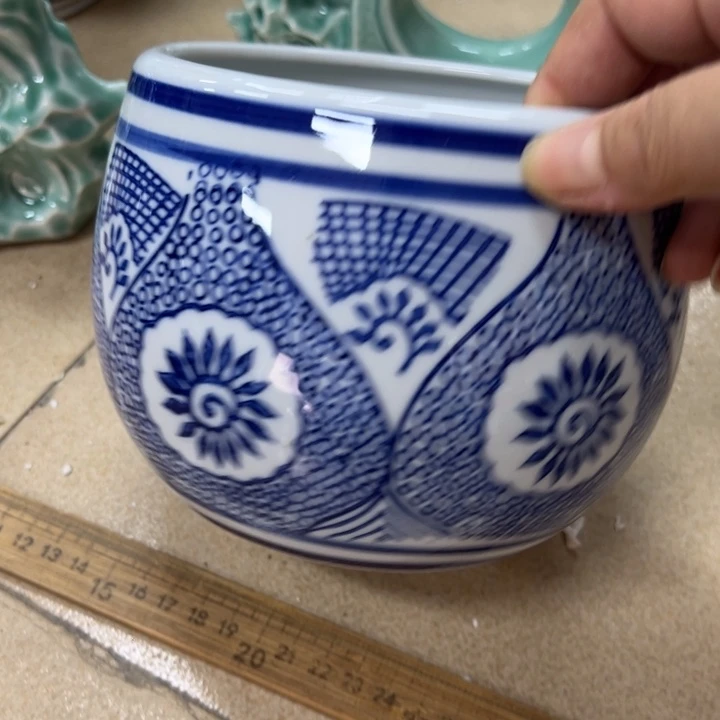 瓷片微瑕陶瓶。。。。。。。。。。。。。。