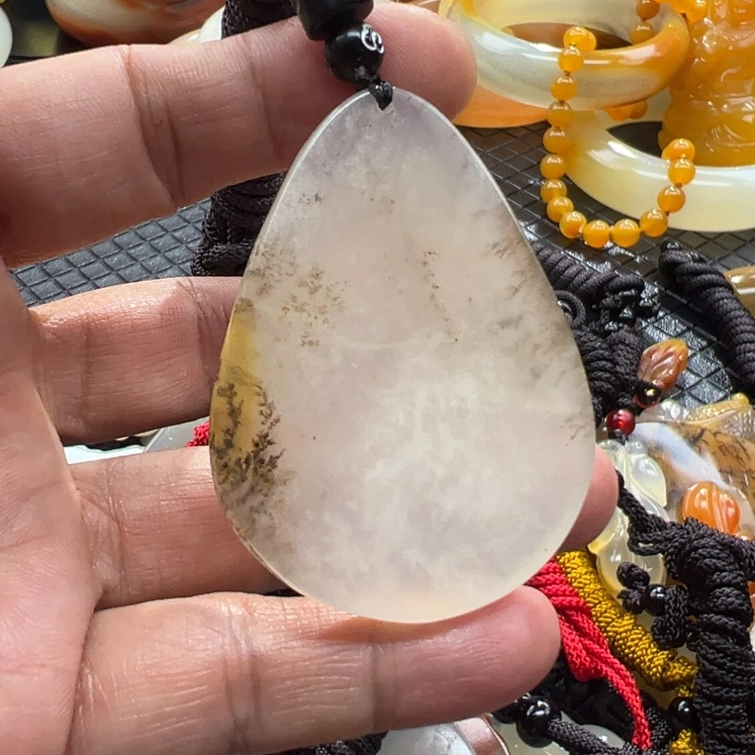 石英质玉未镶嵌颈饰