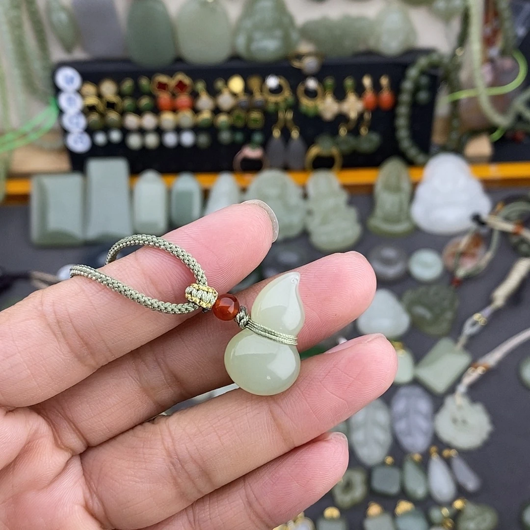 和田玉未镶嵌吊坠(不含链)