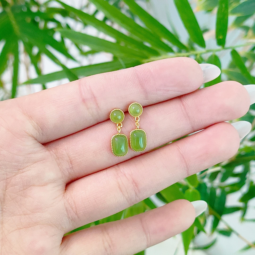 龙瑞珠宝-天然和田玉小无事牌耳坠轻奢气质精美时尚百搭款耳饰