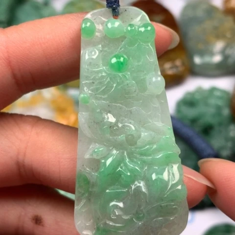 翡翠颈饰未镶嵌翡翠