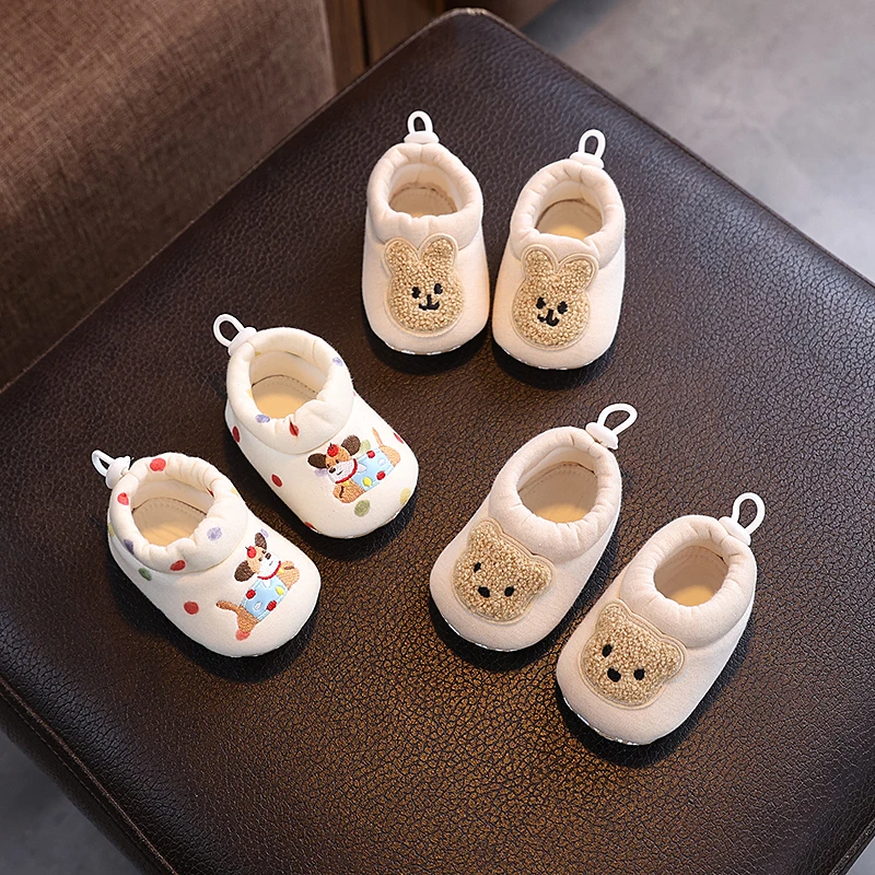 春秋季0-3个月婴幼儿鞋外出鞋袜0-1岁新生男女宝宝软底学步鞋不掉
