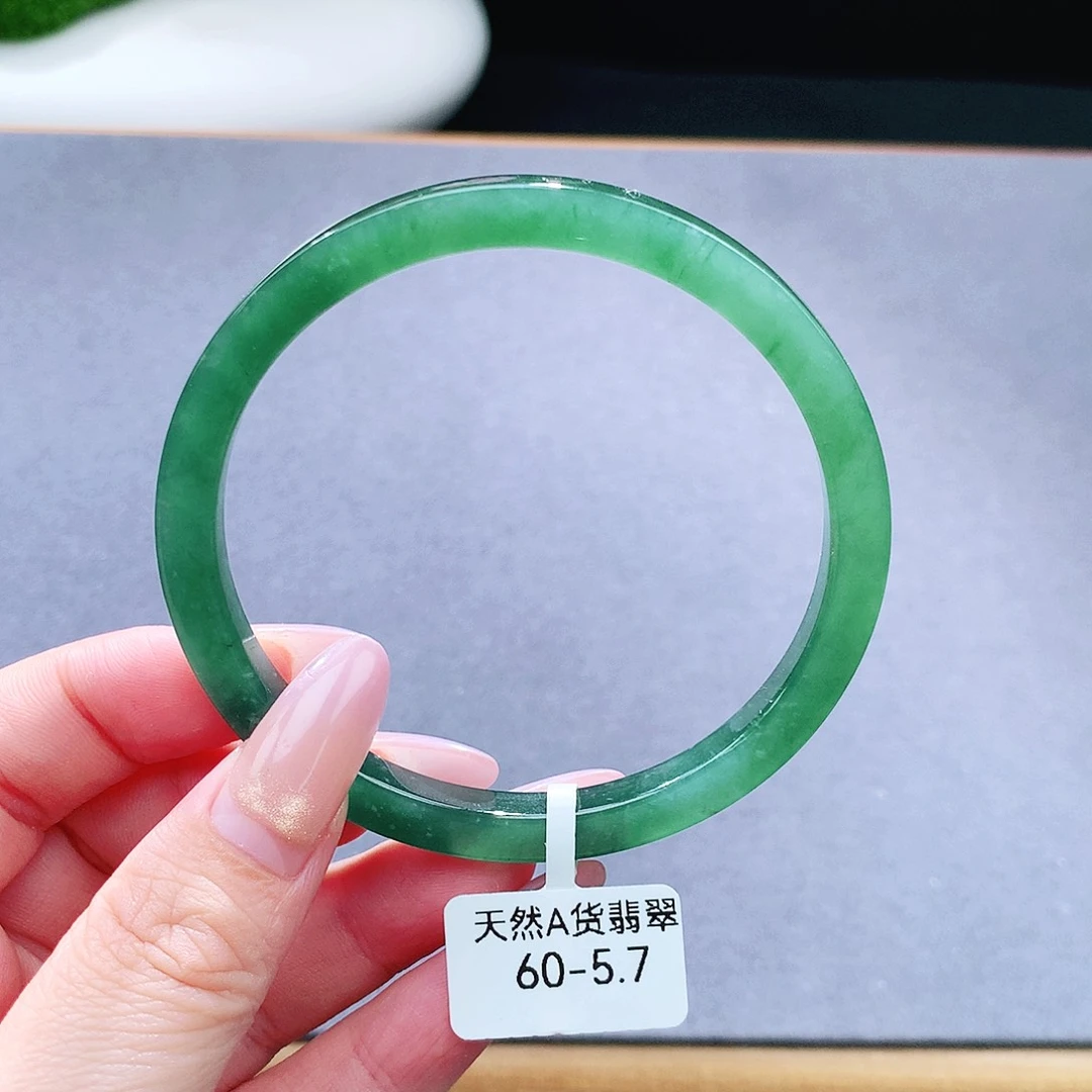 未镶嵌手镯（圆镯）翡翠