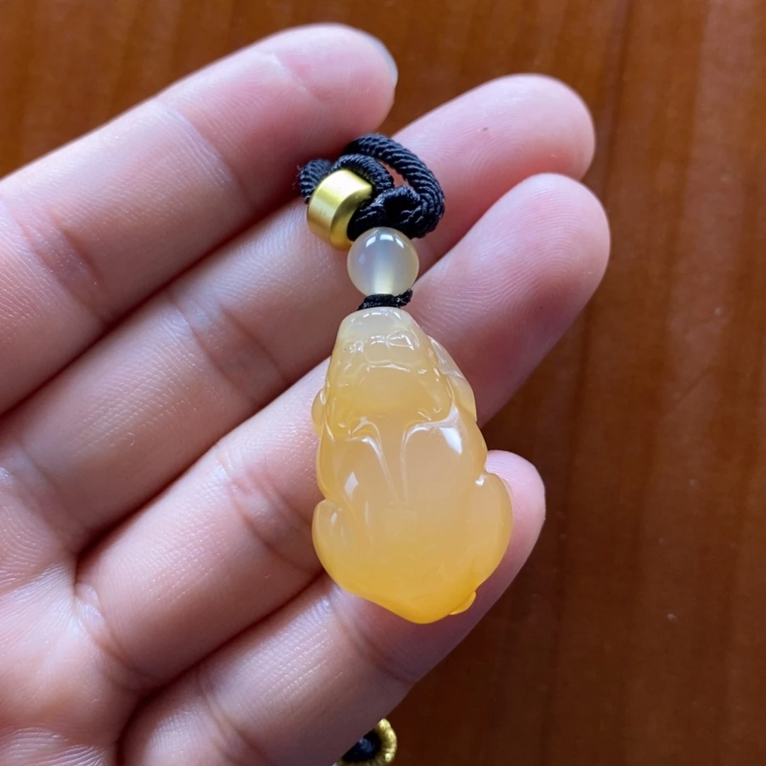 未镶嵌石英质玉（黄龙玉）颈饰