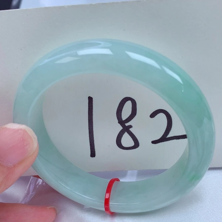 翡翠手镯未镶嵌翡翠