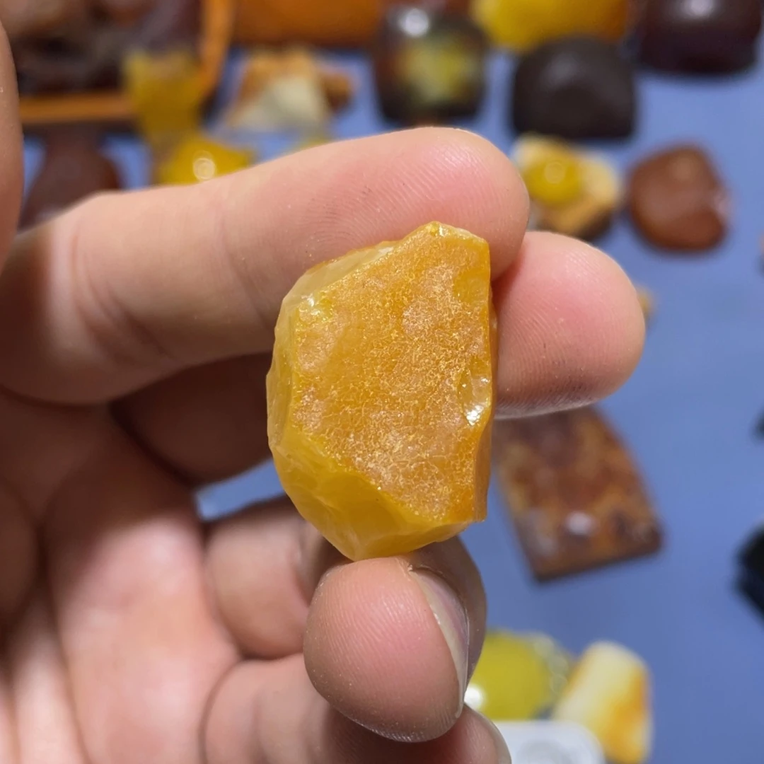 定制琥珀未镶嵌无**人原矿