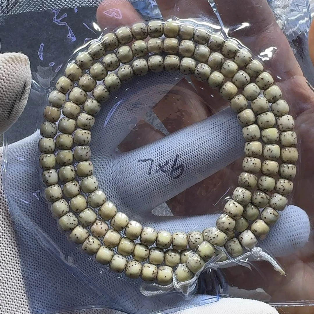 星月菩提手串一****梦星月菩提7*6石玉料大留白（轻微走色