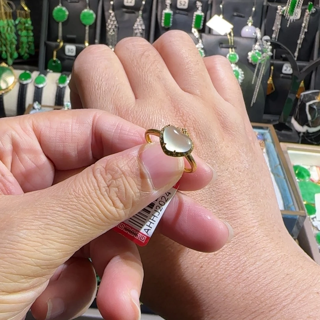 翡翠18K金镶嵌颈饰戒指