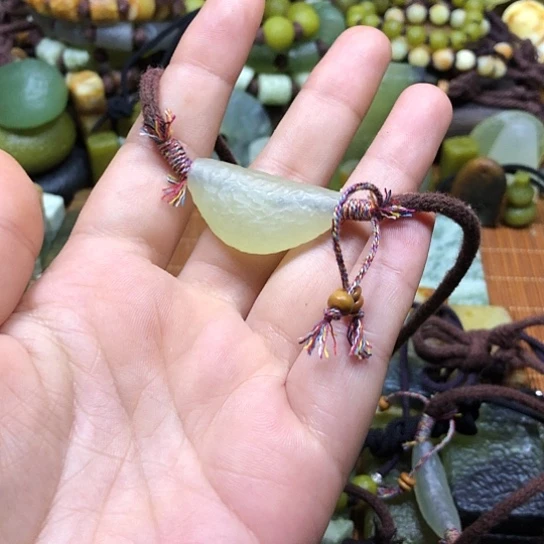 岫玉未镶嵌吊坠板*